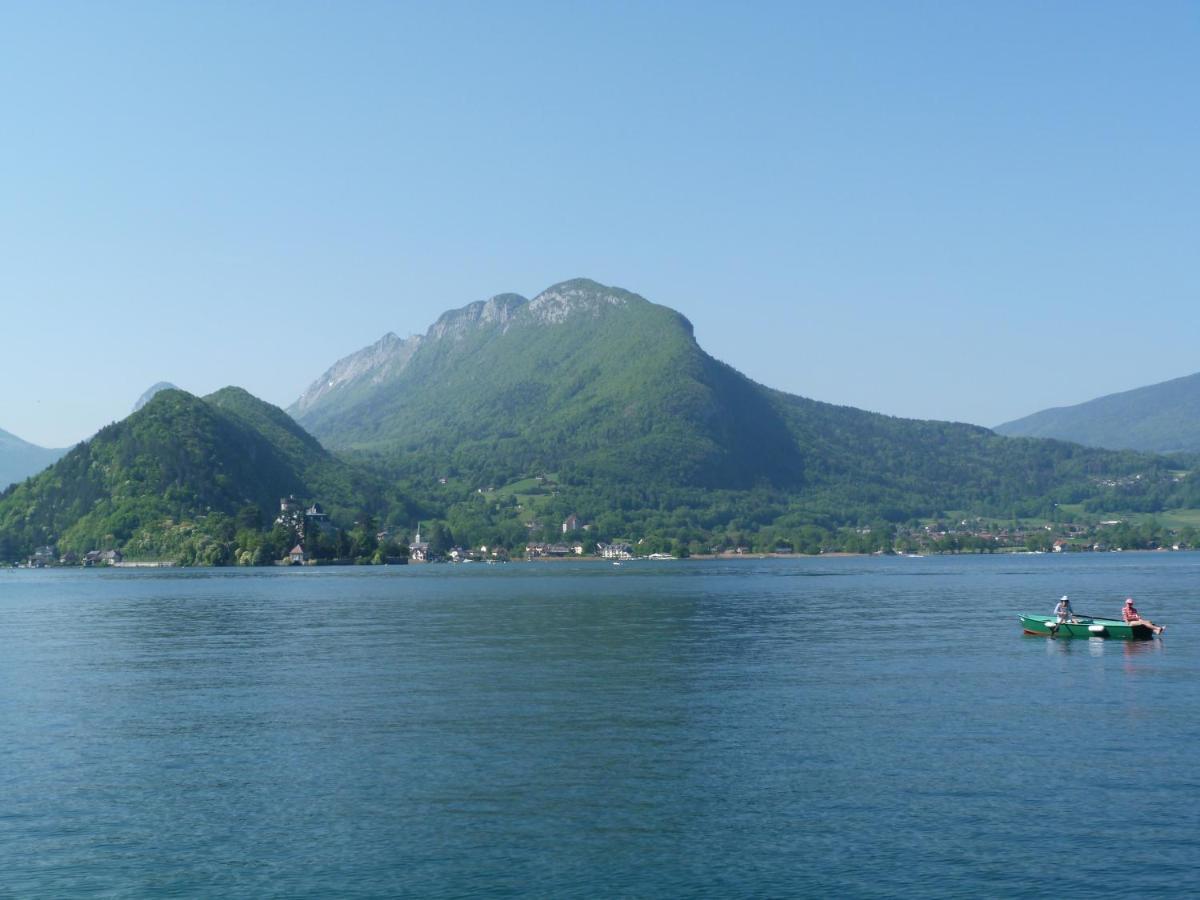 Au Bord Du Lac D'Annecy, Logement Type Loft, Dans Residence Avec Plage Et Ponton Privee Duingt Exterior foto